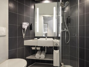 Douche, douche à « effet pluie », articles de toilette écologiques