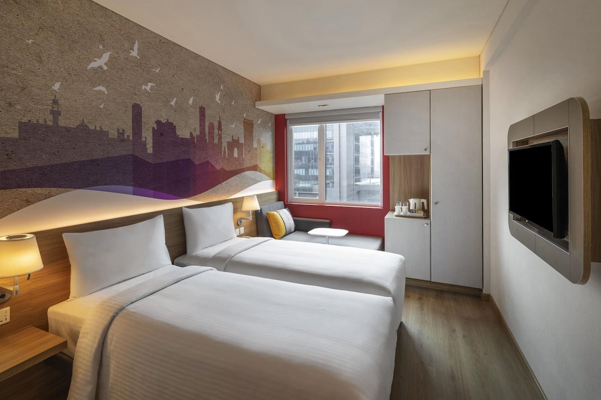 Standard Room, 1 Queen Bed | Frette Italian sheets, premium bedding, minibar, in-room safe