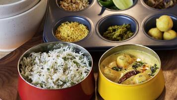 Bữa sáng buffet hàng ngày (599 INR/mỗi người)