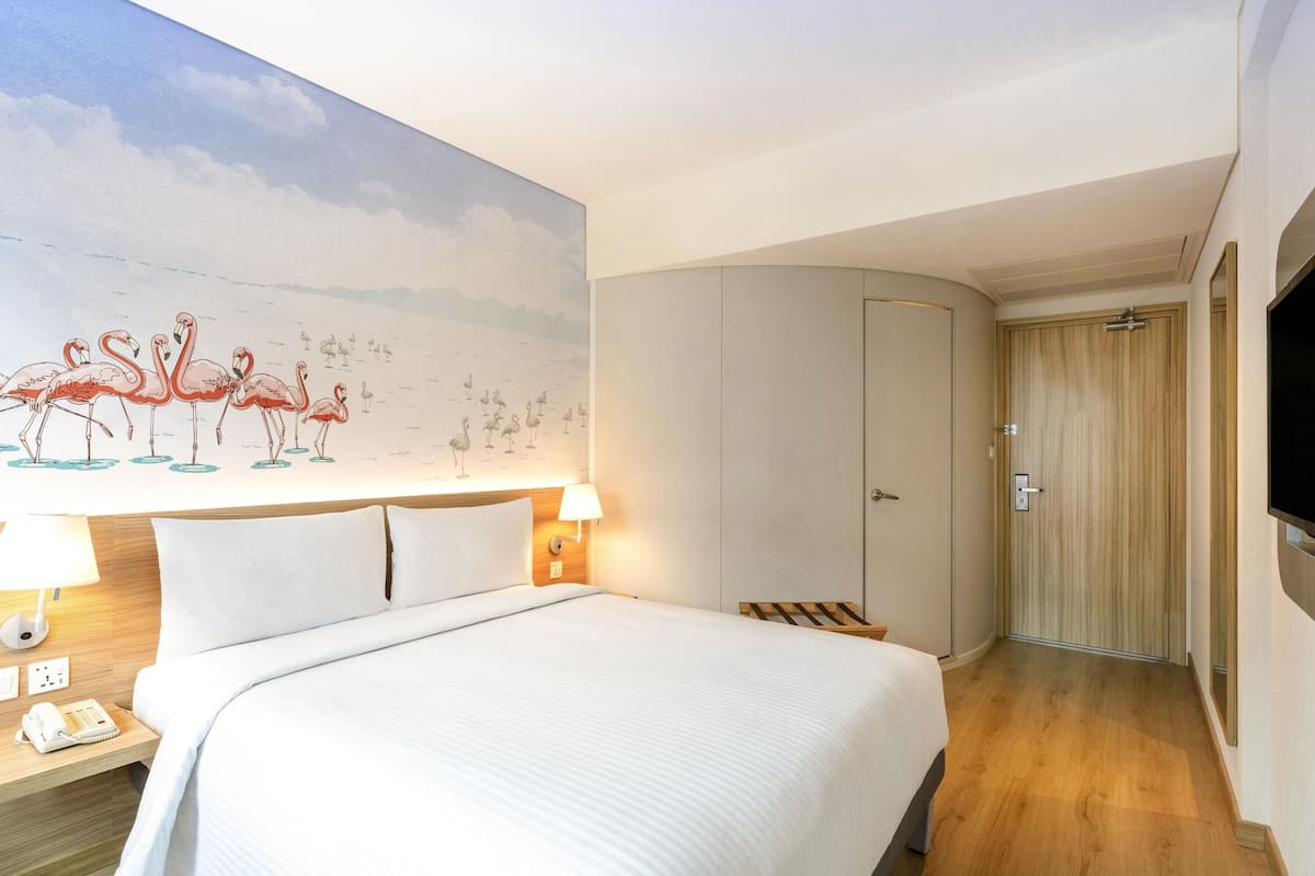 Standard Room, 1 Katil Ratu (Queen) | Cadar Frette Itali, peralatan tempat tidur premium, bar mini
