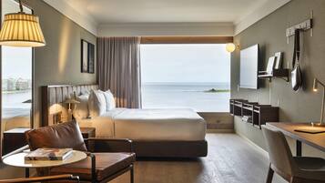 Quarto executivo, 1 cama King, vista para o mar | Frigobar, cofres nos quartos, escrivaninha, cortinas blackout