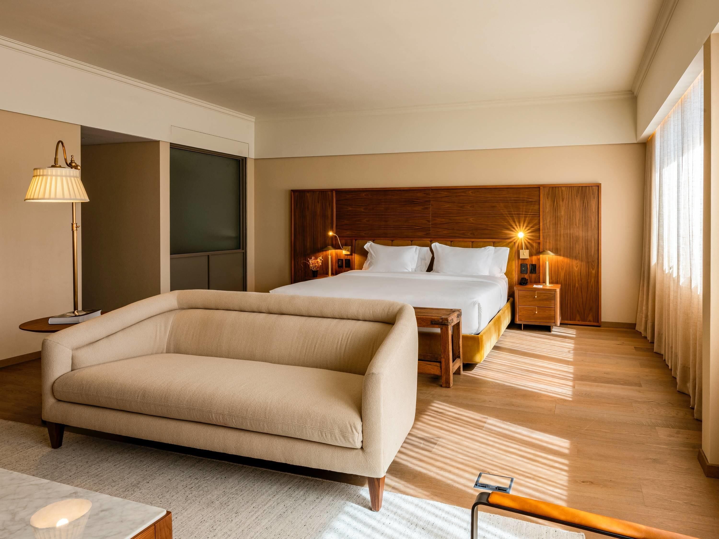 Junior-Suite, 1 King-Bett | Minibar, Zimmersafe, Schreibtisch, Verdunkelungsvorhänge