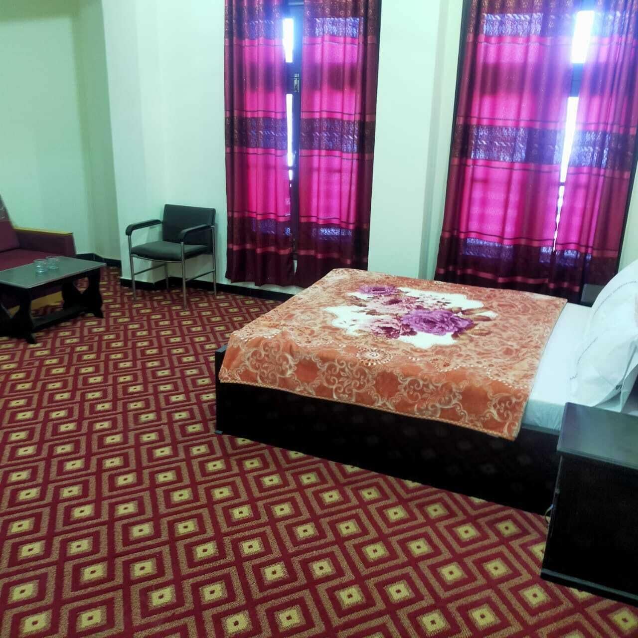 Free WiFi, bed sheets