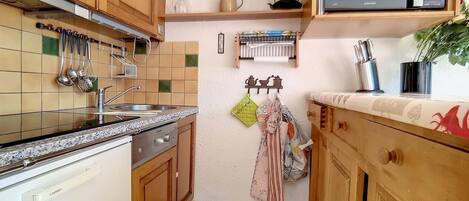 Fridge, microwave, dishwasher, coffee/tea maker