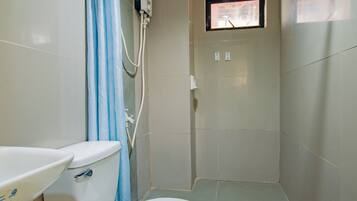 Dobbeltrom – deluxe | Bad | Dusj, regndusjhode, bidé og håndklær