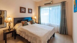 2 bedrooms, desk, WiFi, bed sheets