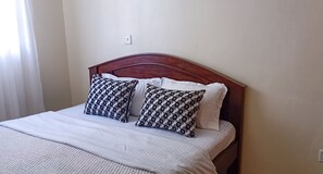 1 bedroom, iron/ironing board, WiFi, bed sheets - Luxe flawlessly furnished one bedroom bungalow unit I MILLIMANI DRIVE LIVING (Kisumu)