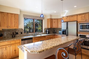 Condo, 2 Bedrooms | Private kitchen