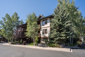 Condo, 2 Bedrooms | Exterior