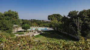 A pool area with a pergola and stone pathway. - Mithonies Villa, with Private Pool & BBQ, Walking distance to shops (Rethymno)