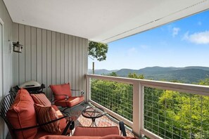 Property grounds - HIGHLANDS, NC VZTOP. LUXURIOUS TOWNHOUSE! OUTSTANDING MOUNTAIN TOP VIEWS ! (Highlands)