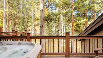 Rumah, Beberapa Tempat Tidur, hot tub, pemandangan kota | Bathtub spa outdoor