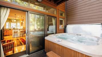 House, Multiple Beds, Hot Tub, City View | Terrace/patio