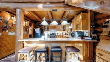 Cabin, Multiple Beds, Hot Tub | Private kitchen | Fridge, microwave, oven, stovetop