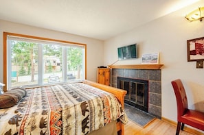 Studio, 1 Queen Bed, Pool Access, Mountain View | 1 bedroom, individually decorated, individually furnished, free WiFi - Four O'clock Lodge B05 (Breckenridge)
