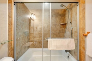 Studio, 1 Queen Bed, Pool Access, Mountain View | Bathroom | Towels