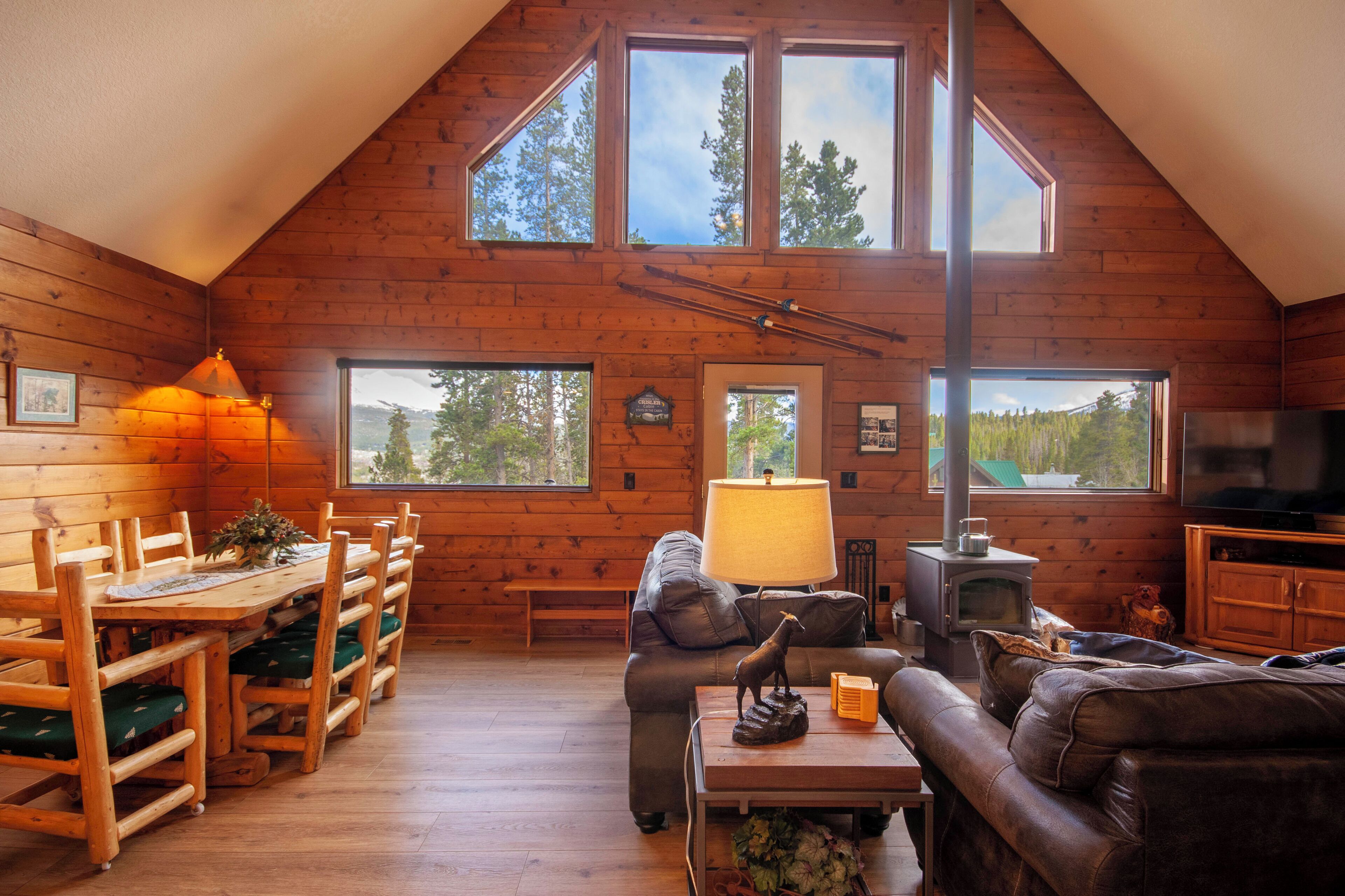 House, Multiple Beds, Hot Tub, Mountain View | Living area