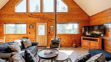 House, Multiple Beds, Hot Tub, Mountain View | Living area | 40-inch flat-screen TV with cable channels, TV, DVD player