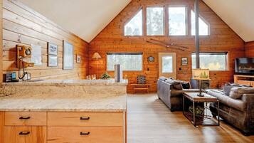 House, Multiple Beds, Hot Tub, Mountain View | Interior