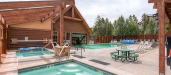 Four O'clock Lodge B14