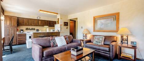 Condo, 1 Queen Bed with Sofa bed, Pool Access, Mountain View | Living area | 40-inch flat-screen TV with cable channels, TV, fireplace