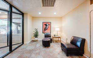 Condo, varias camas, acceso a la alberca (LongBranch #116) | Interior