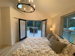 4 bedrooms, iron/ironing board, travel cot, free WiFi - Mill Timber Lodge-Charming Mountain Cabin (Newland)