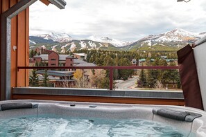 Outdoor spa tub - New Listing! Downtown condo with private hot tub and fantastic mountain views! (Breckenridge)