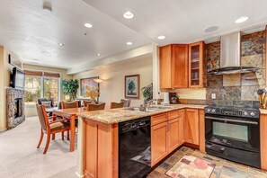 Microwave, stovetop, dishwasher, coffee/tea maker - New Listing! Downtown condo with private hot tub and fantastic mountain views! (Breckenridge)