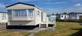 8 Berth Caravan with Spacious enclosed garden
