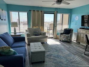 Smart TV - Amazing! Ground Floor Unit in Tiki Beach. Truly, Just Steps to the Gulf. (Fort Walton Beach)