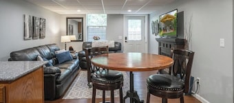 Park in the Woods Cozy and clean. Shared Hot Tub, pets, peaceful