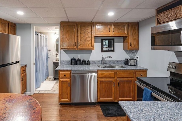 KĂŒhlschrank, Mikrowelle, Ofen, Herdplatte