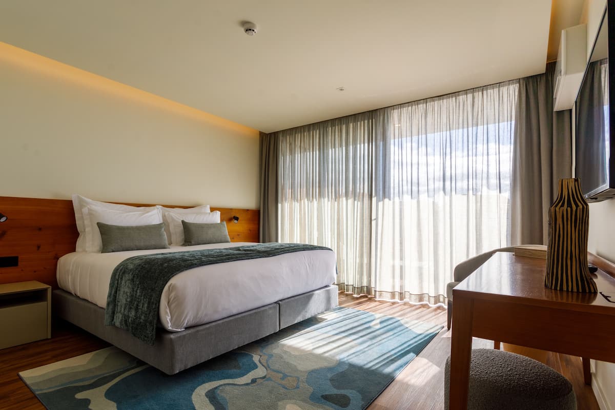 1 bedroom, in-room safe, desk, laptop workspace