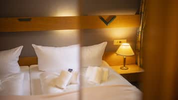 Hypo-allergenic bedding, free cribs/infant beds, free WiFi, bed sheets