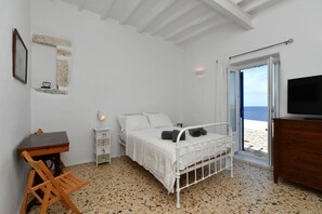 Apartment | 1 bedroom, laptop workspace, iron/ironing board, travel crib - Kastro Traditional House (Paros)