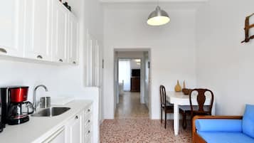 Leilighet | Oppholdsområde | En 32-tommers Flatskjerm-TV med kabel-kanaler samt TV