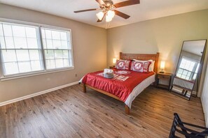 3 bedrooms, iron/ironing board, WiFi, bed sheets