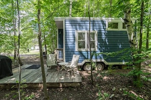 Terrace/patio - ❤️Tiny house THOW in woods -odorless compost toilet NEW-hot tub (Lapeer)