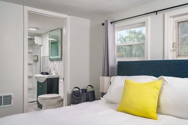 3 habitaciones, tabla de planchar con plancha, wifi y ropa de cama