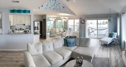 Modern condo on Harbor & steps from the beach! W/ Private balcony & Boat Slip