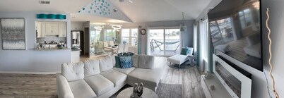 Modern condo on Harbor & steps from the beach! W/ Private balcony & Boat Slip