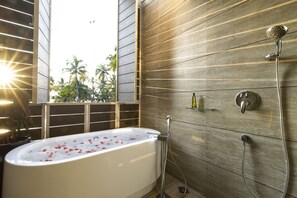 Platinum Suite | Kylpyhuone | Hiustenkuivaaja, kylpytakit, pyyhkeet