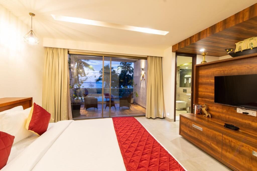 Classic Deluxe | Premium bedding, individually decorated, individually furnished, desk