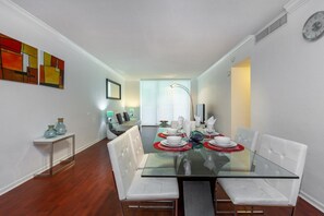 Dining - One bed Tides 2nd floor Hollywood Beach Miami (Hollywood Beach)