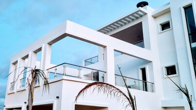 Villa Bolati, with pool, jacuzzi and garden