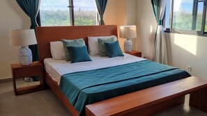 3 chambres, bureau, fer et planche à repasser, lit parapluie