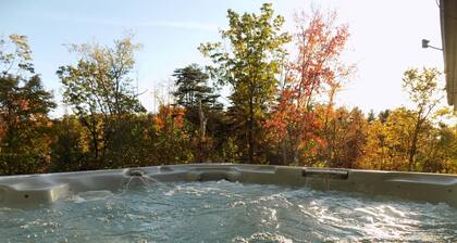 Peace at Pine Run in Hocking Hills: 13 Acres, Hot Tub, & Disc Golf!