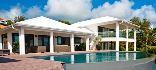 Outdoor pool - Villa Ocean House, large pool and sea view (Le François)