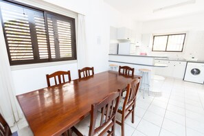 Private kitchen - Stunning and Relaxing 3-bed House in Pomos (Pomos)